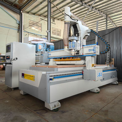 PK1325 Centre d'usinage à ligne droite entièrement automatique avec 12 routeurs CNC