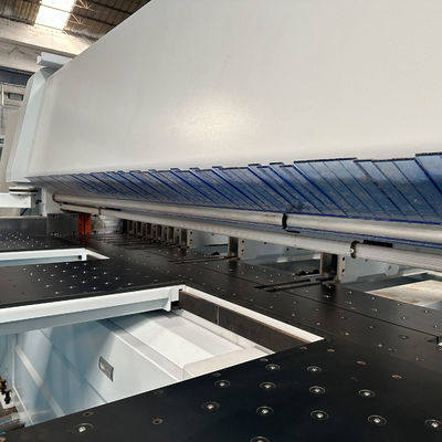Machine de découpe de scies à panneau CNC de haute précision pour l'industrie du meuble 5100x6300x1900mm