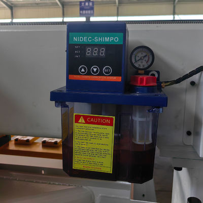 Moteur à fuseau à 9 kW Pouvoir de travail du bois Machine de routage CNC pour couper des meubles en contreplaqué