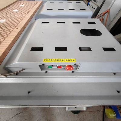 Machine à routeur CNC pour le travail du bois avec échangeur d'outils automatique linéaire et haute durabilité