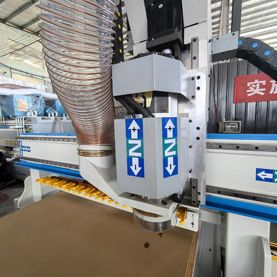 Machine à routeur CNC pour le travail du bois avec échangeur d'outils automatique linéaire et haute durabilité