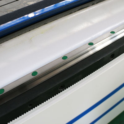 PM1325 Machine à sculpter de publicité CNC pour le travail du bois avec une précision de positionnement de 0,02 mm