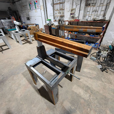 Scie à traction universelle pour le travail du bois Max. largeur de travail 640 mm Taille de coupe de scie 640*110 mm