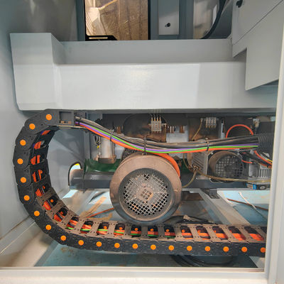 Machine de découpe de planches de bois à position manuelle à pression d'air de 0,6 à 0,7 MPa