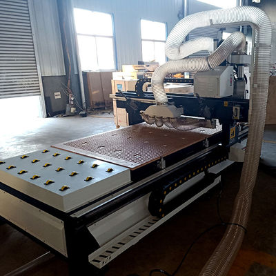 Vitesse maximale de travail 25000 mm/min 1300×2500 mm Taille de table de travail Routeur CNC pour le travail du bois