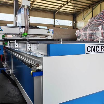 Routeur CNC de haute précision PK1325 Machine de sculpture en bois à trois axes pour l'industrie du bois
