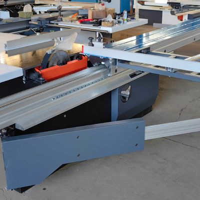 Scie de précision horizontale pour travail du bois, longueur maximale de coupe 3200 mm