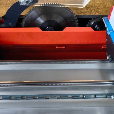Scie de précision horizontale pour travail du bois, longueur maximale de coupe 3200 mm