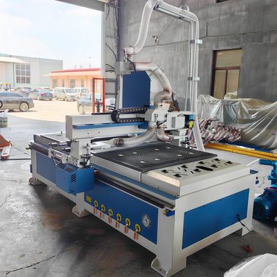 Fabrication d'une usine de découpe de sciure à bois à lames multiples avec routeur CNC à bois à 3 axes