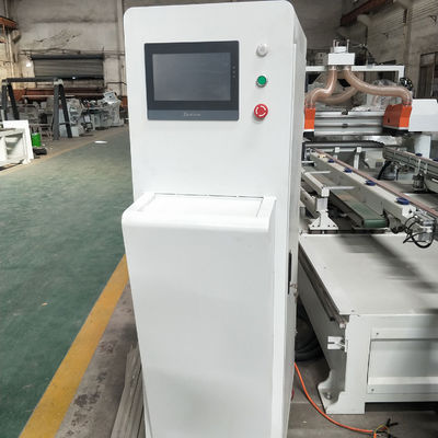 Machine à découper les panneaux de bois à quatre côtés