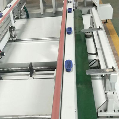 Machine à découper les panneaux de bois à quatre côtés