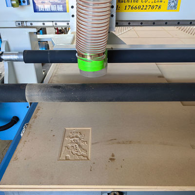 Routeur CNC ATC pour le travail du bois avec système de contrôle Weihong et taille de table de travail 1300×2500