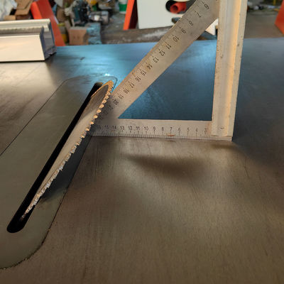 Scie circulaire à angle de 45 degrés pour planche de découpe horizontale coulissante et découpe de matériaux