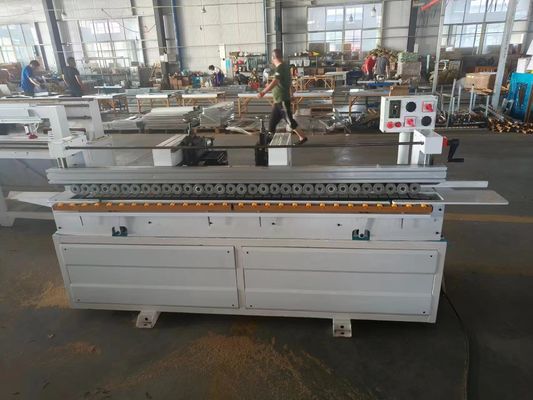 Facile à utiliser Machine à fonder à planer pour la fabrication de meubles