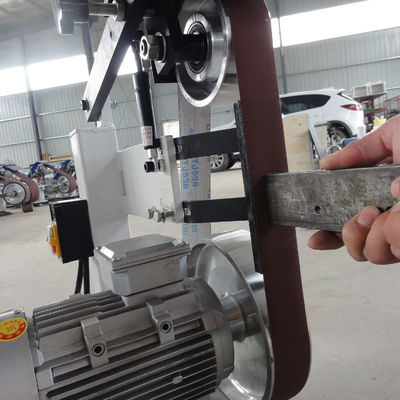 Machine de meulage à bande abrasive universelle de petite vitesse pour pièces de coulée métallique PMS1200