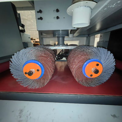 Machine automatique de débroussaillage des métaux pour l'arrondissement des bords et l'élimination des oxydes
