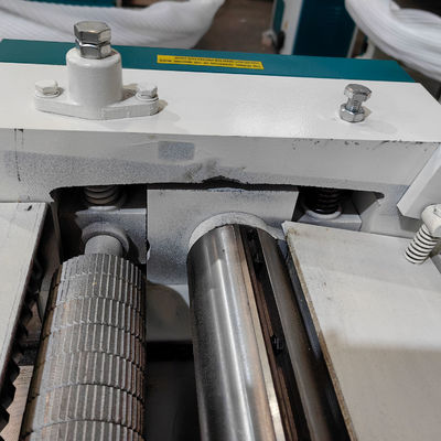 Machine à plancher à côte unique en bois Min. épaisseur de plancher 8 mm Voltage 380V 50Hz 3 phases