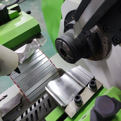 PL450 Machine à tour automatique pour la production de battes de baseball personnalisées et précises