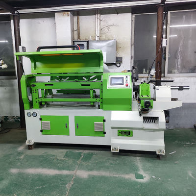 2700*1300*1400mm Machine à tour automatique d'alimentation du bois pour la gravure et le tournage du bois