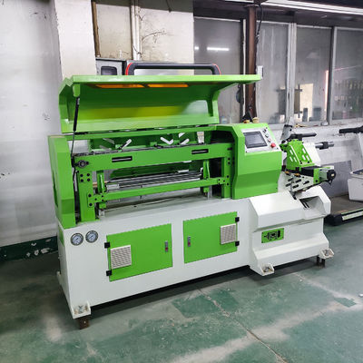 2700*1300*1400mm Machine à tour automatique d'alimentation du bois pour la gravure et le tournage du bois