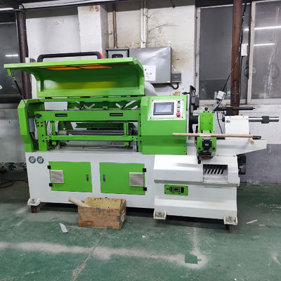 2700*1300*1400mm Machine à tour automatique d'alimentation du bois pour la gravure et le tournage du bois