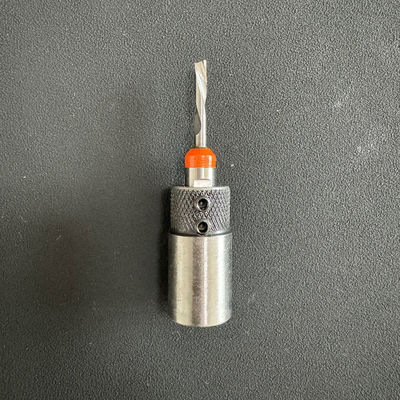 Adaptateur de broche à décharge rapide de haute précision pour petits trous.