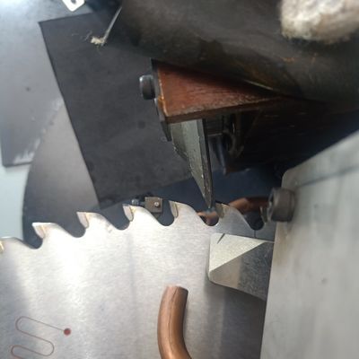 Machine automatique de broyage à lame de scie circulaire en alliage CNC pour affûter le dessus et la face