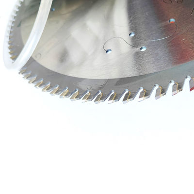 Scie à panneau et machine à scie à découpe transversale 96T Lamelle de scie à dent plate