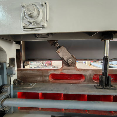Machine de découpe de panneaux de bois avec conception lourde et fonction automatique MJB318