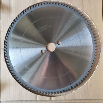 Tct Matériau carbure alliage de travail du bois Lampe à scie circulaire pour couper du bois massif