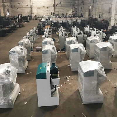Machine de moulage de profilés de bois avec fonctionnement facile