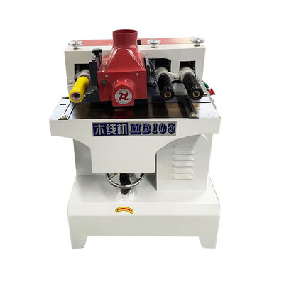 Machine de moulage de profilés de bois avec fonctionnement facile