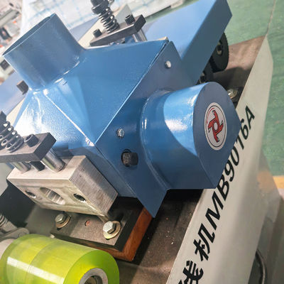 MB9016A Machine de moulage en ligne de profilés en bois pour des profils de cadres de portes lisses et précis