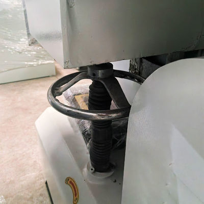 MB9016A Machine de moulage en ligne de profilés en bois pour des profils de cadres de portes lisses et précis