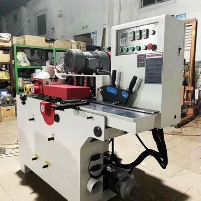 Machine de rotation de tiges de bois de 700 kg Machine automatique de fraisage CNC pour tiges rondes de bois