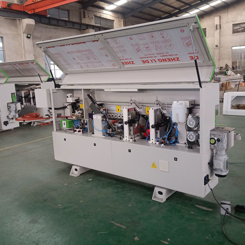 60 mm Min Largeur de pièce de travail Machine de bande de bord de travail du bois pour la production de contreplaqué