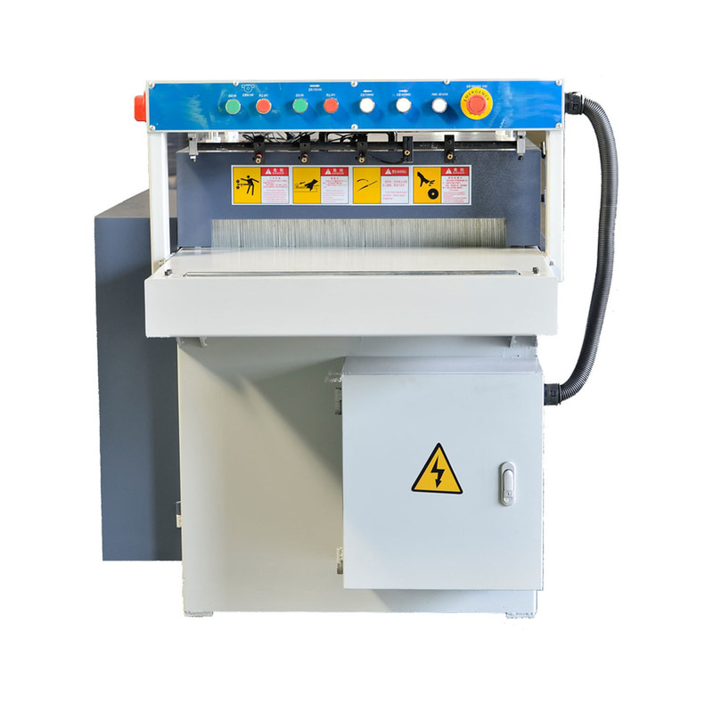 Machine à découper des tranches de bois avec largeur de coupe réglable et lame de scie à multiples déchirures