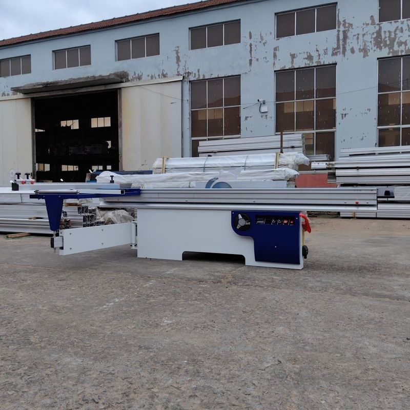 5.5 KW Main Motor Power Table coulissante scie machine pour Max. longueur de la pièce à usiner 3200mm