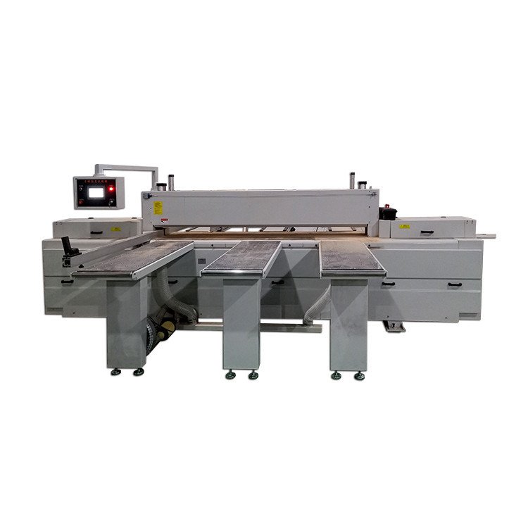 Équipement de travail du bois Scie CNC automatique en fer de 5200 mm*3900 mm*1700 mm Spécifications