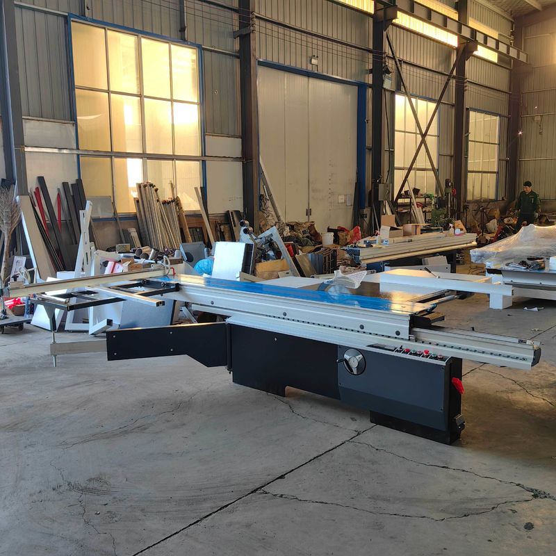 Scie de précision horizontale pour travail du bois, longueur maximale de coupe 3200 mm