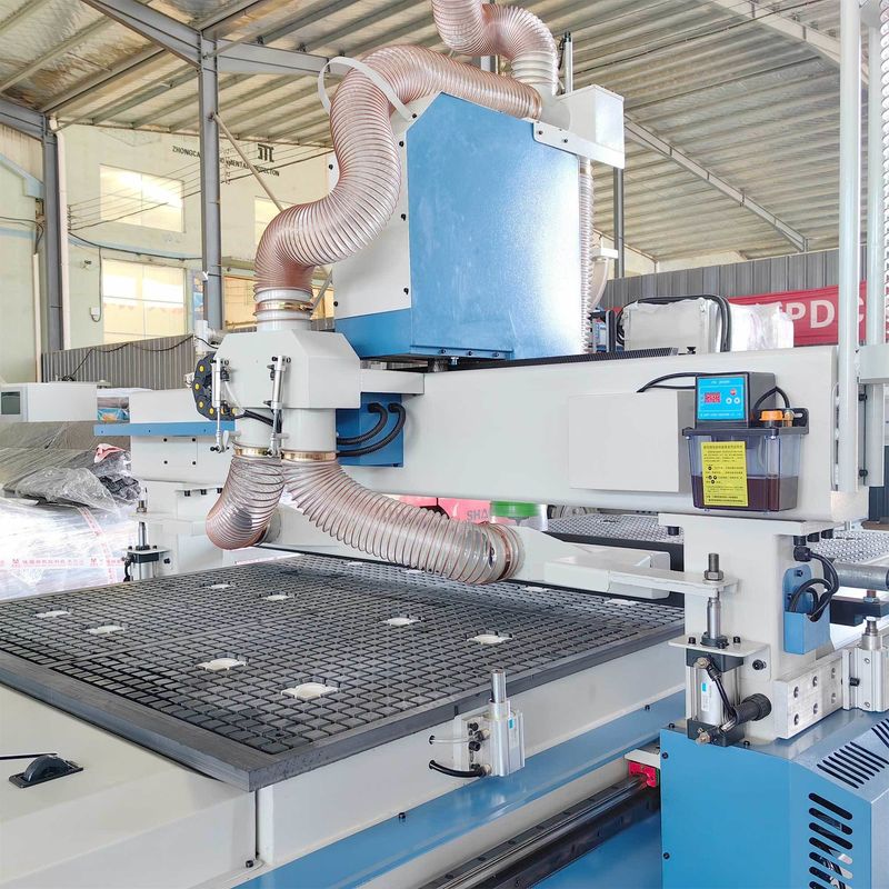 Routeur CNC de travail du bois à haute vitesse à 6 broches pour la sculpture et la gravure 3D