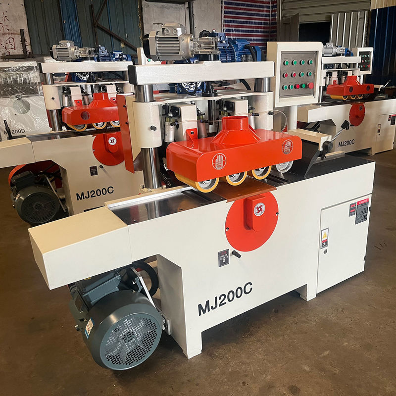 Pièces à plusieurs lames à bande de convoyeur de matériaux courts entièrement automatiques pour machines de travail du bois