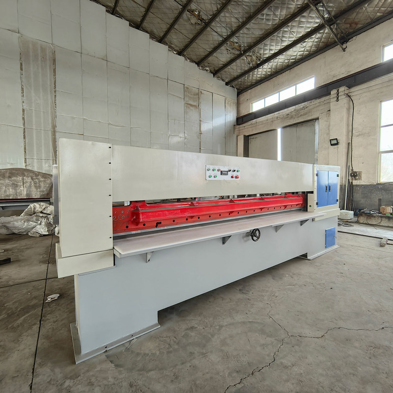 Machine de découpe de panneaux de bois avec conception lourde et fonction automatique MJB318