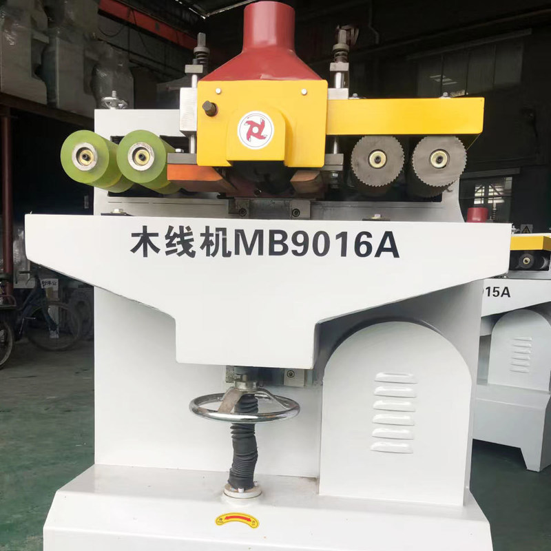MB9016A Machine de moulage en ligne de profilés en bois pour des profils de cadres de portes lisses et précis