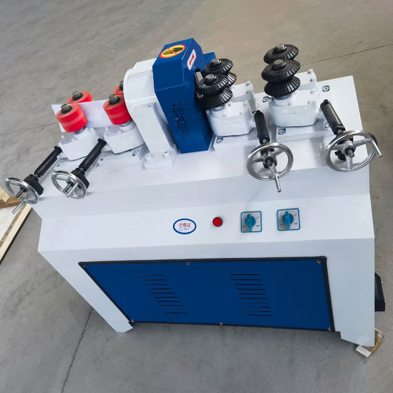 4kW de puissance double entrée et double sortie épaisseur réglable machine à balayage en bois rond